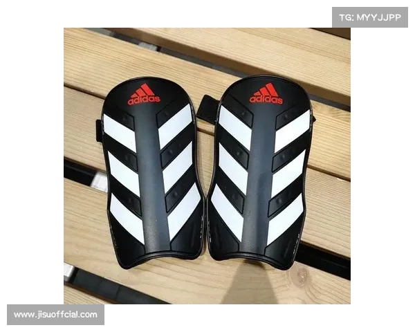 阿迪达斯特别版欧冠用球亮相中超赛场 引领足球赛事新风潮