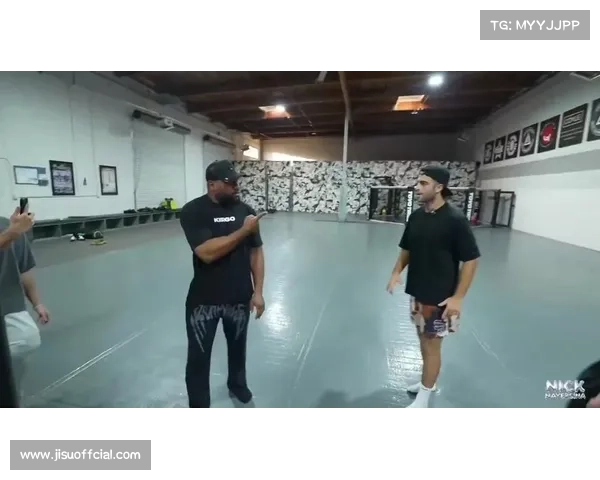 狼人杰克逊经典炸弹摔动作在UFC格斗之夜重现